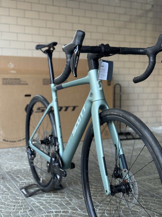 Estrada Scott Addict 40 shimano 105 di2