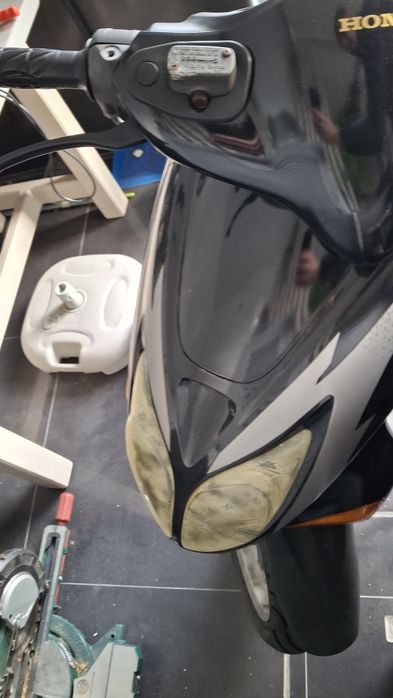 Scooter honda, com 30 anos, com alguns problemas...