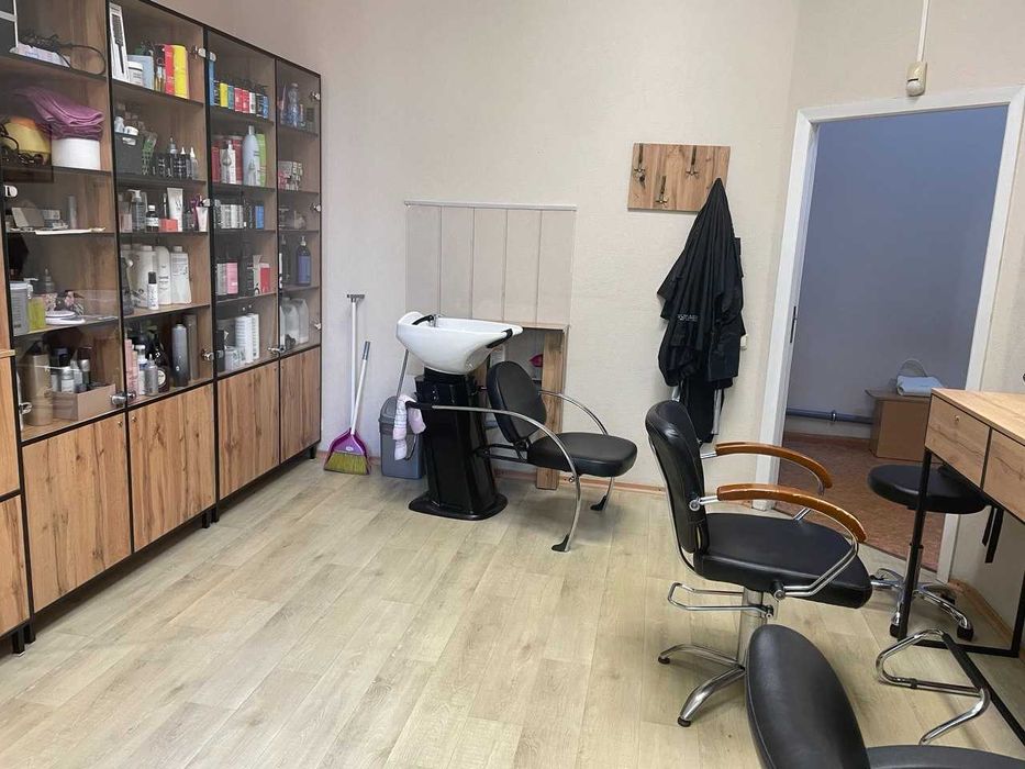 Продаж офісного приміщення 155 кв.м. на 2 поверсі по вул. Небесної Сотні 4