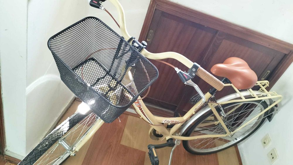 Linda bicicleta retrô em ótimo estado