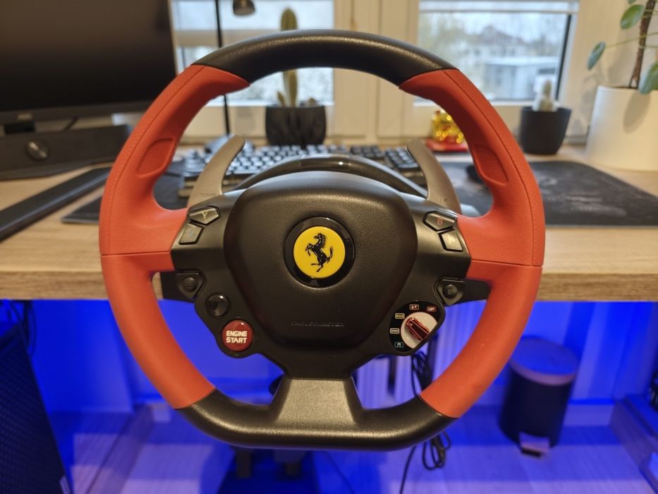 Kierownica Thrustmaster Ferrari 458 Spider z pedałami do Xbox Series X/S, Xbox One