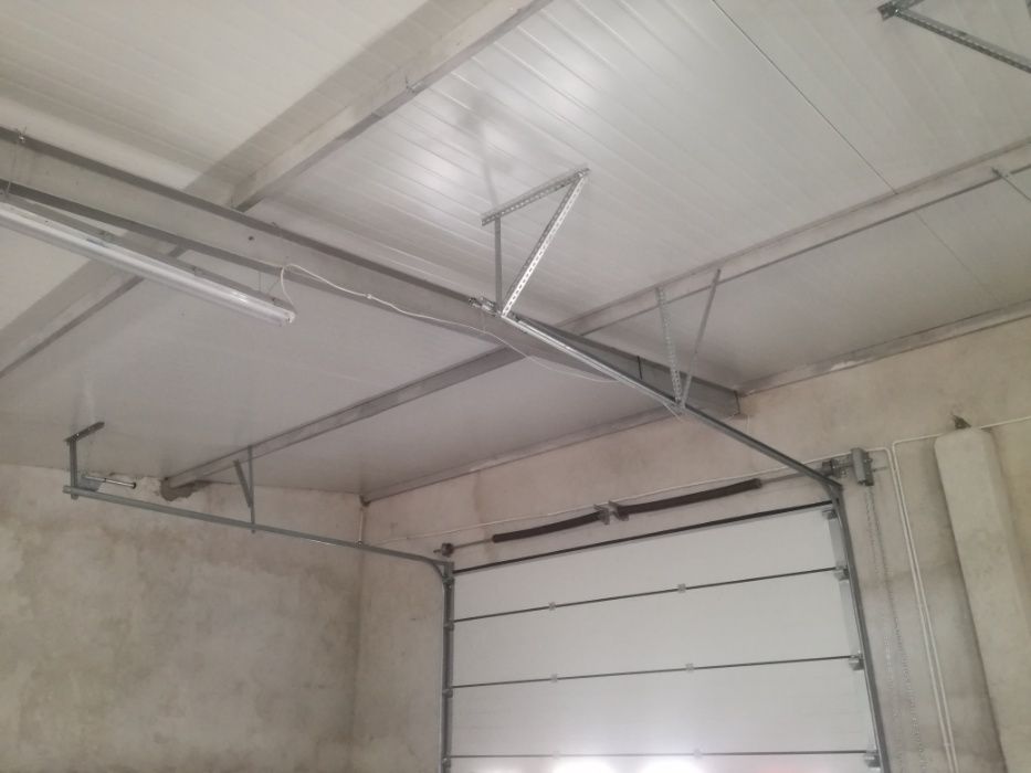 OD RĘKI  Brama przemysłowa segmentowa 3x3m ANTRACYT bez drzwi i okien