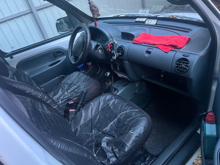 Автомобіль рено кенго