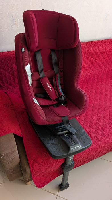 Solidny fotelik samochodowy ISO-FIX dla dziecka 1-4