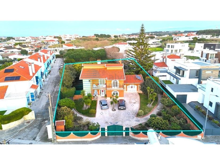 Moradia V5 com terreno com 2075m2, vista de mar