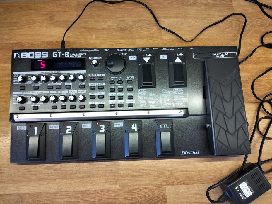 BOSS GT-8 multiefekt procesor gitarowy