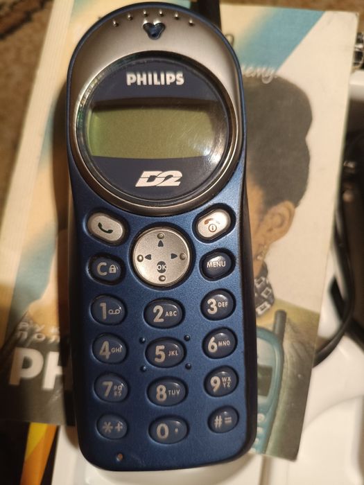 Продам мобильный телефон Philips  D2