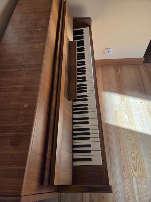 Pianino Legnica w dobrym stanie