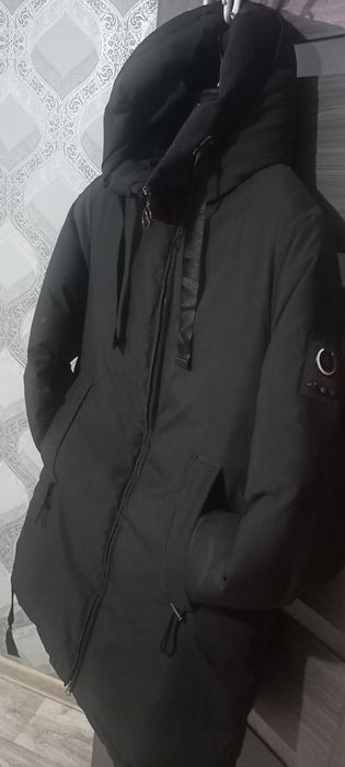 Стильна тепла жіноча куртка.