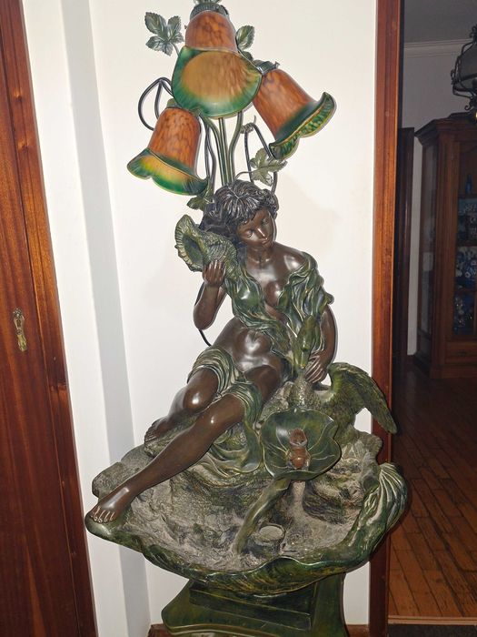 Candeeiro de estatua