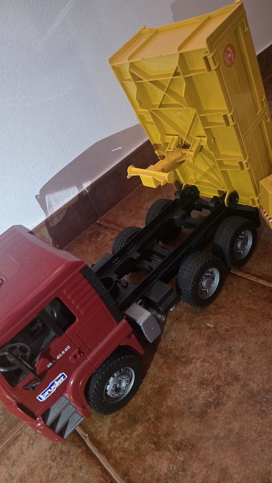 Replica de camião + escavadora