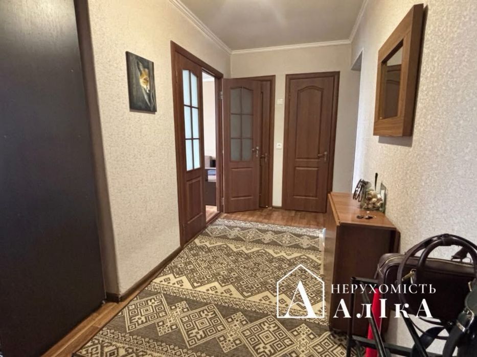 Продам велику 2-кімнатну квартиру