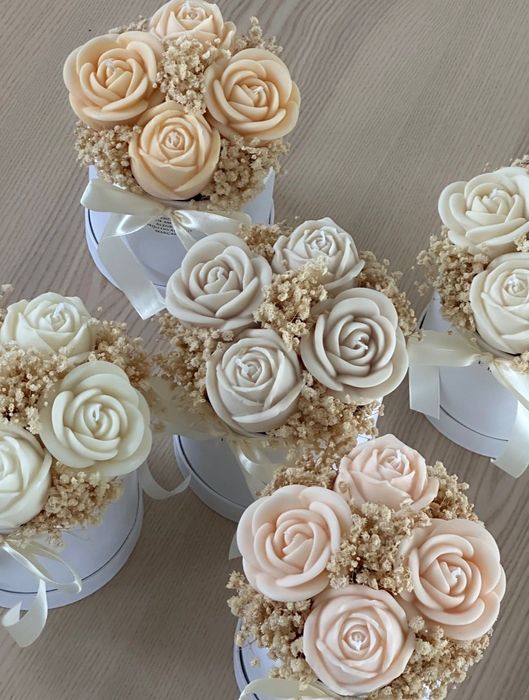 Bouquet de flores e velas / Caixa de flores e velas