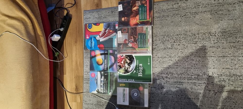 Sprzedam siedem książek do 1 kl.liceum.