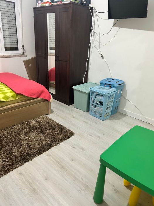 Alugo quarto  para solteiro ou casado