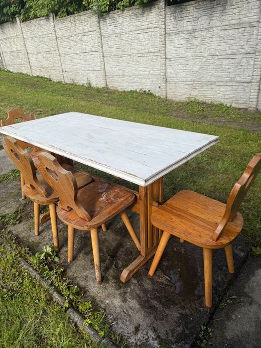Stół dębowy z krzesłami