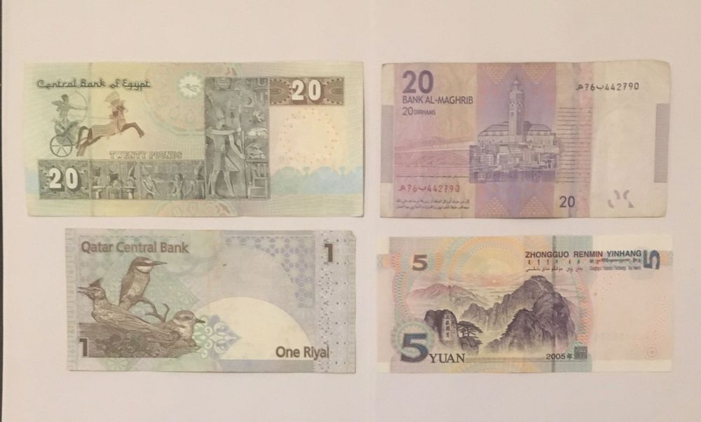 Várias notas estrangeiras antigas