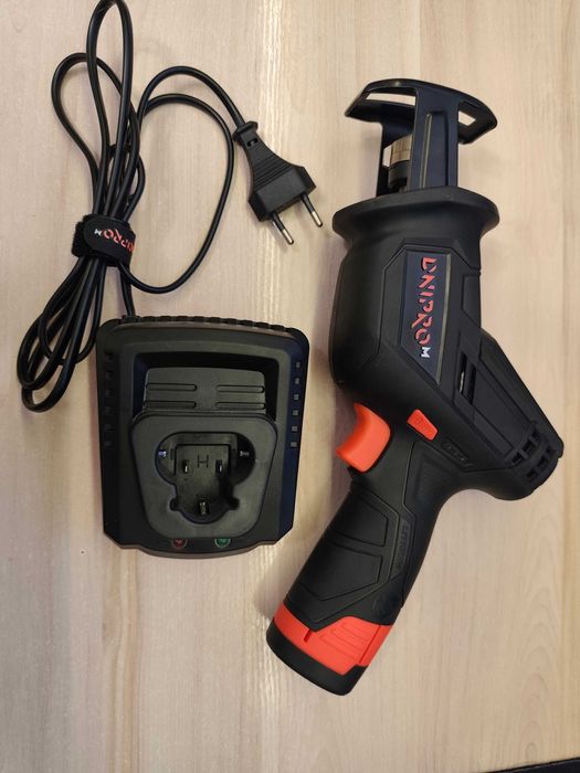 Акумуляторна шабельна пила Dnipro-M RS-12