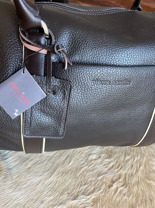 Saco de viagem Pierre Cardin em pele.