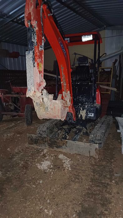 Mini giratória 2.5t