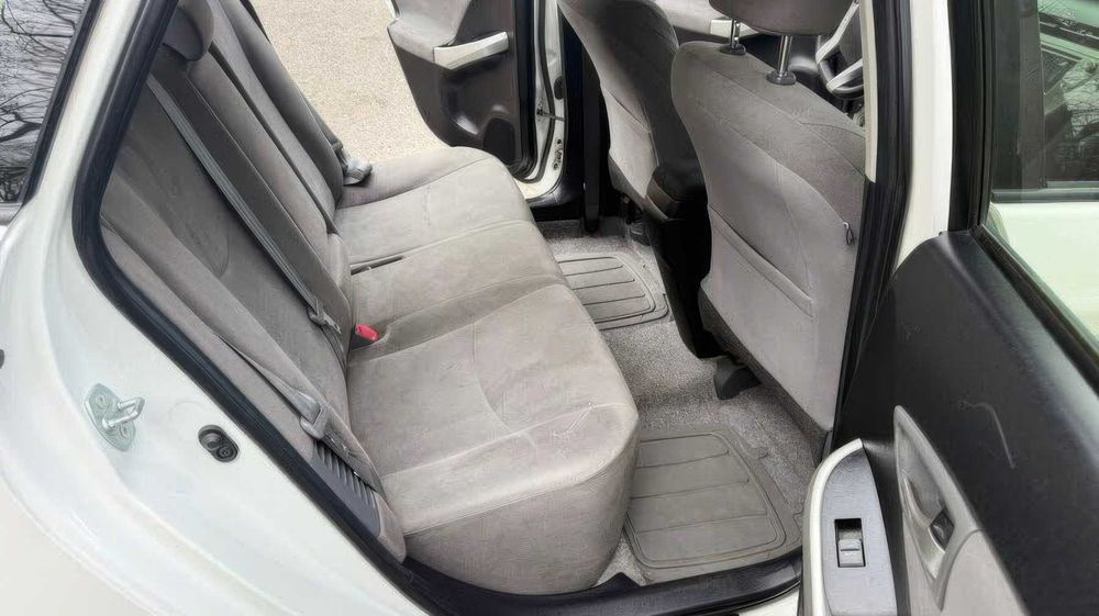 Toyota Prius Persona Series      2015