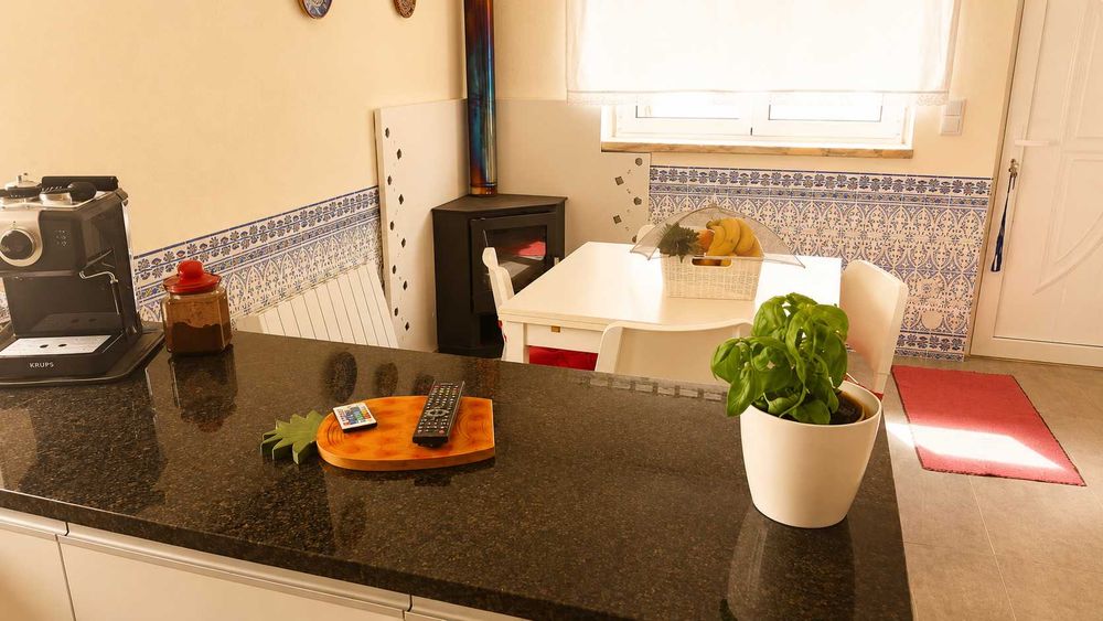Moradia isolada com dois pisos em terreno 528m2