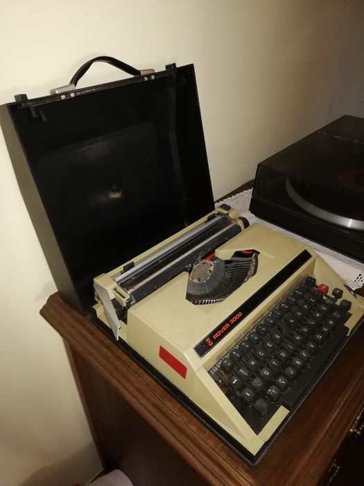 Máquina de escrever Rover 3000