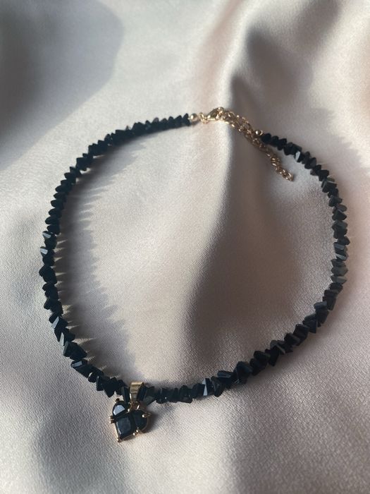 Кольє чокер з чорного скляного кришталю з підвіскою Серцем