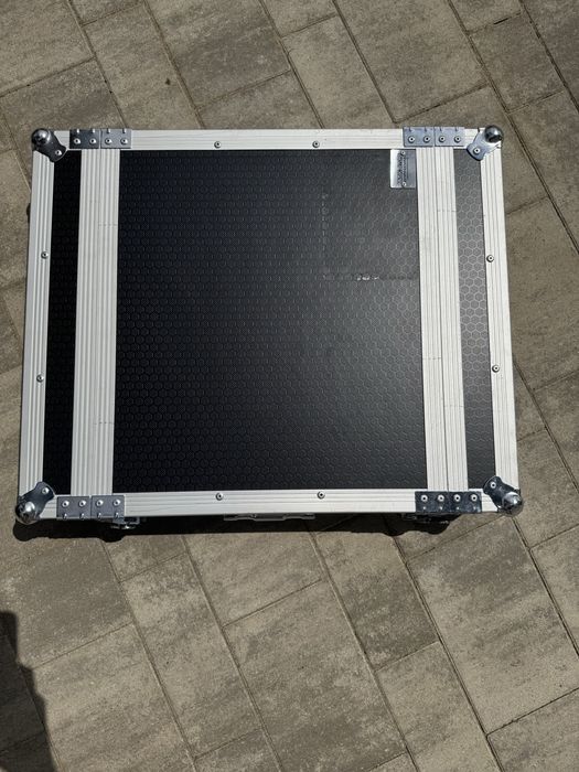 Skrzynia na sprzęt elektroniczny