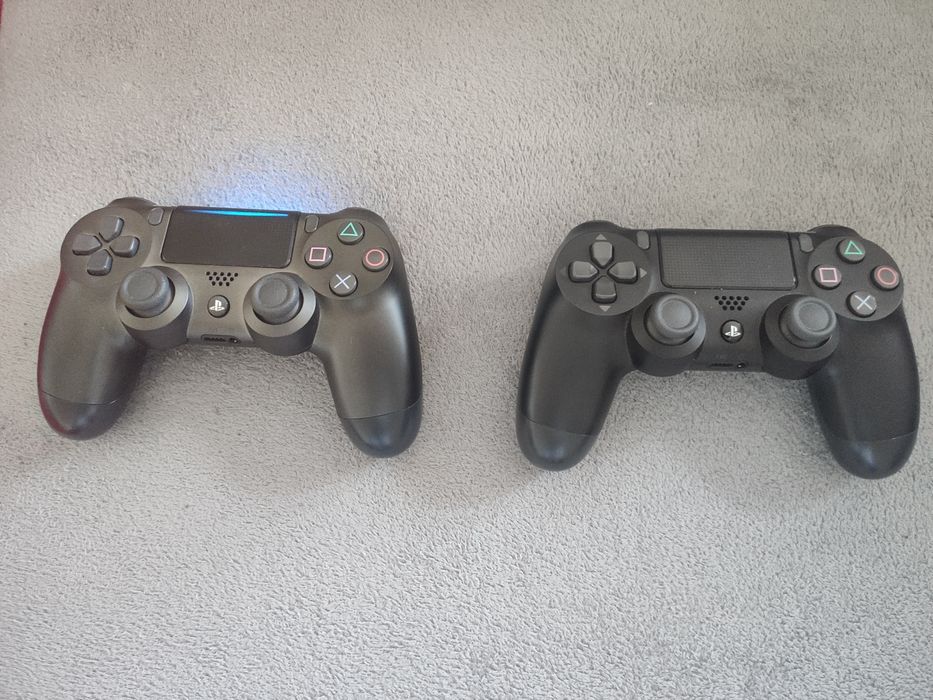 Playstation 4 Pro com disco com 2 TB e 2 comandos originais