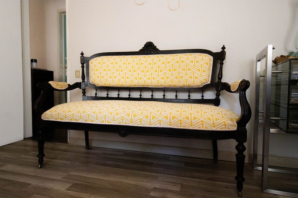 Sofá restaurado para venda