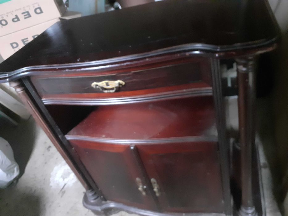 Vendo móvel antigo em madeira