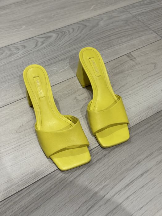 Жіночі шкіряні сандалі