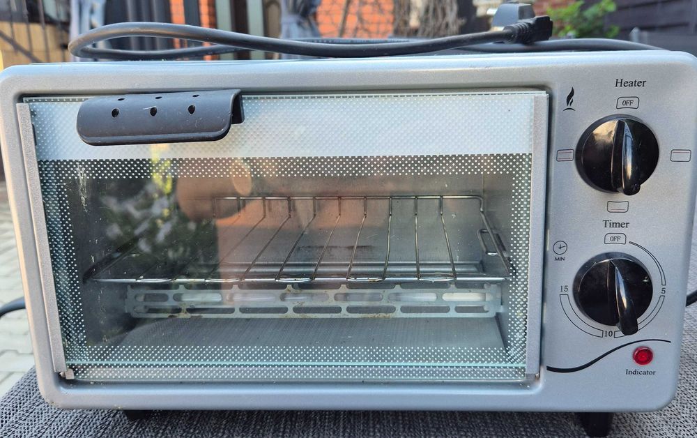 Mini piekarnik elektryczny