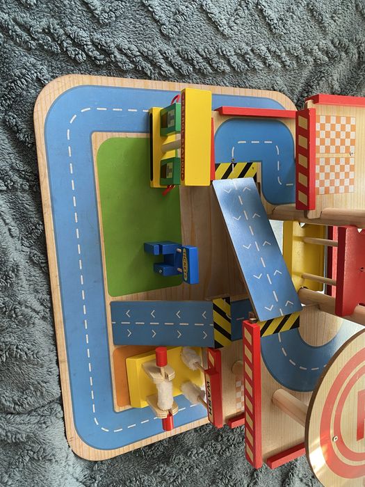 Гараж деревʼяний дитячий