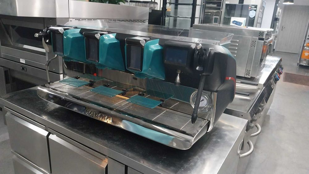 Ekspres do kawy 3-grupowy Faema E71 Touch - mistrzostwo inż. kawowej