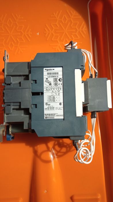 Контактор Шнайдер LC1DWK12