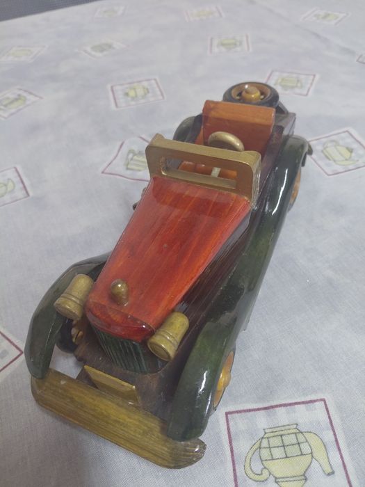 Carro em madeira