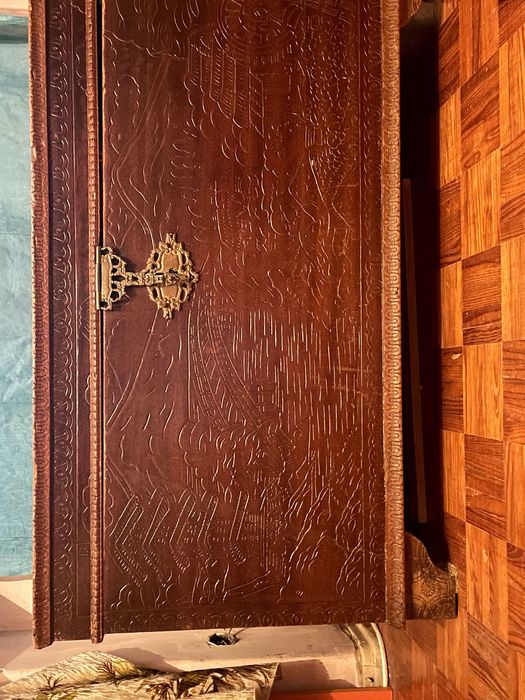 Arca antiga de madeira