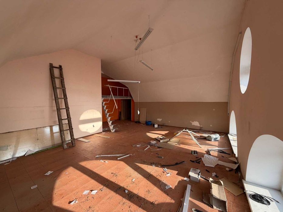 Видовий Loft-простір 92 м² з терасою , метро Мінська , Для офісу, студії або проживання. Без %.