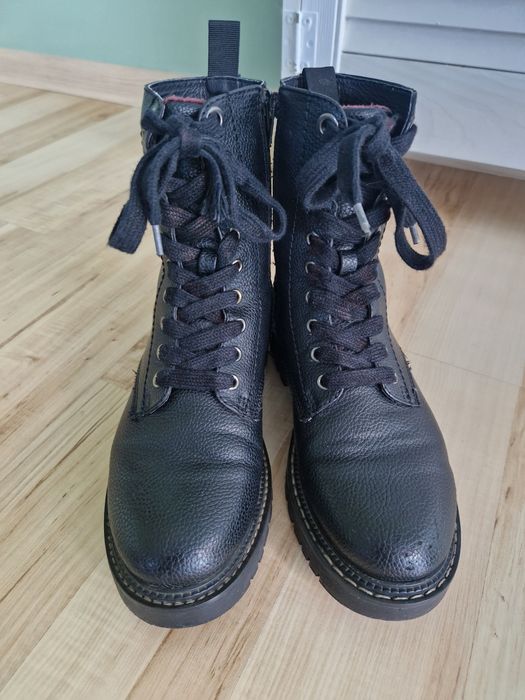 Czarne botki wiązane roz.36 Greceland