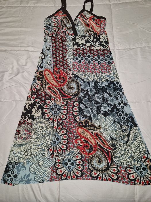 Vestido em licra com parte do peito Almofada .