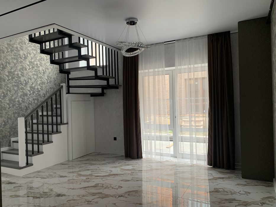 Продаж дуплекса з новим ремонтом, без комісіі, пров.Світлий, Перемичка