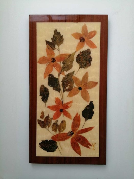 Quadro com folhas naturais, em madeira e resina
