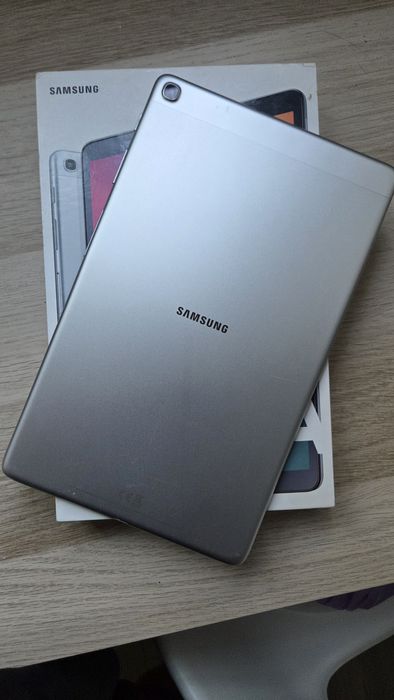 Tablet Samsung Galaxy Tab A 10.1 (64GB / 3GB RAM) + Caixa