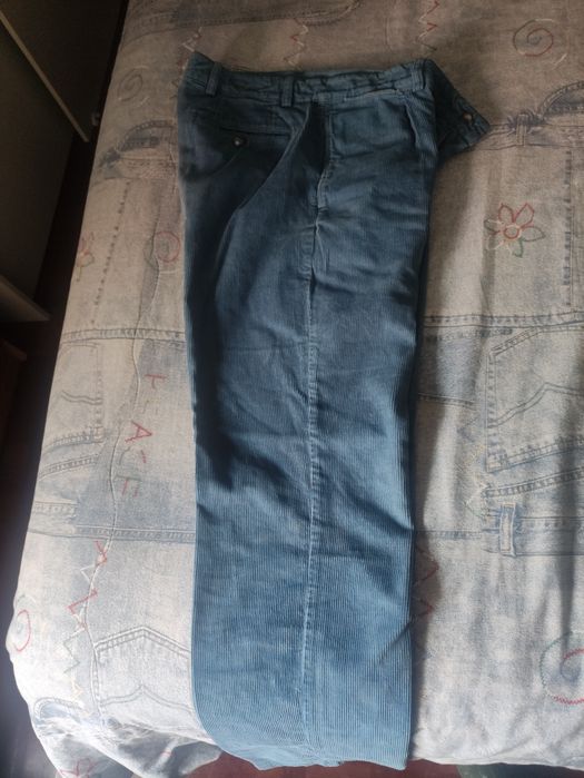 Calças de bombazine tamanho 44 práticamente novas vendo numerário