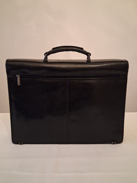 Pasta  em pele genuina Bugaty