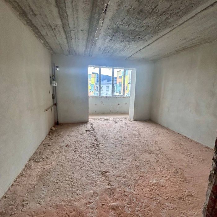 Продам велику  2-х кімнатну квартиру. Готова до ремонту