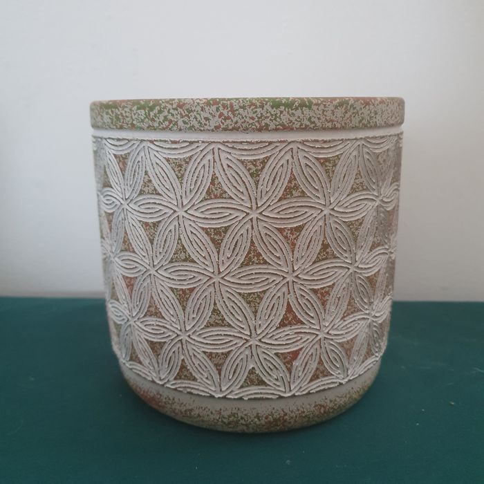 Ceramiczna osłonka w kwiaty