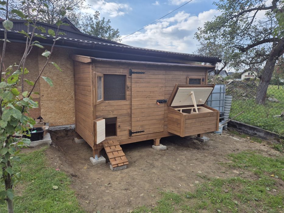 Kurnik dla kur ocieplany z wolierą